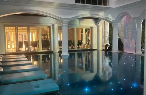 Chom Phon Hotel | V20 Boutique Jacuzzi Hotel