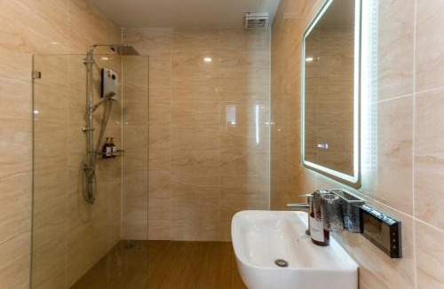 Bophut Villa | V296 Newly Renovated Pool Villa Sleeps 14 with BBQ