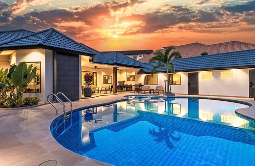 Nong Prue House | Vakantievilla "Pattaya Hill" by Interhome
