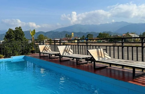 Vang Vieng Hotel | Vangvieng Sisavang Mountain View Hotel