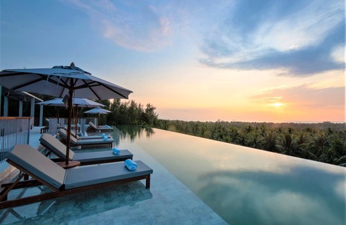 Wok Tum Hotel | Varivana Resort Koh Phangan, The Centara Collection