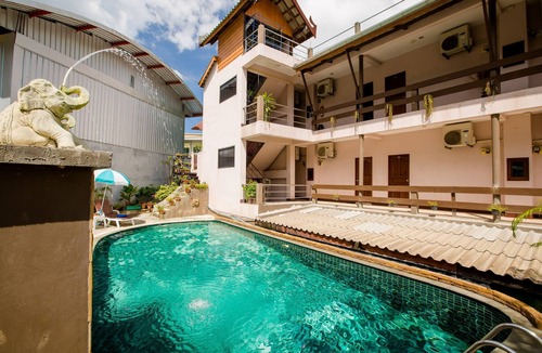 Nanai Road Apartment | Veerakit Triple Room, Shared Pool