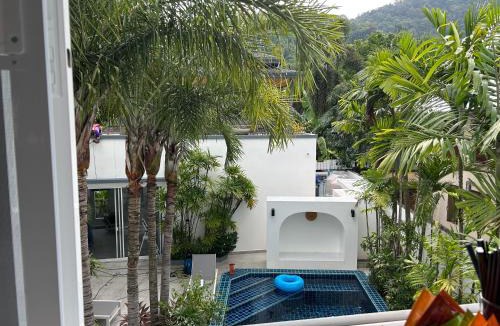 Rawai Villa | Villa Guenlaur 3 studios with kitchenette and pool