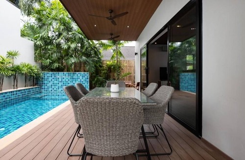 Nai Harn Villa | Villa Hibiscus-Charming 3 bedroom villa with WiFi and AC in lovely Tambon Rawai