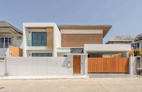 Chalong Villa | Villa Manee Kram