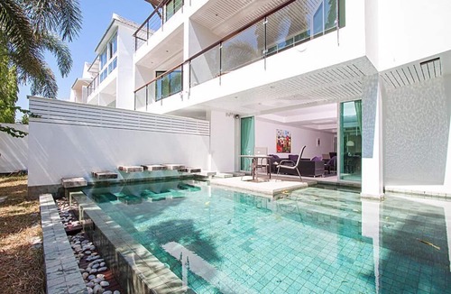Kathu House | Villa on 3 floors, private pool, 10 mins to Patong beach, shopping & nightlife.