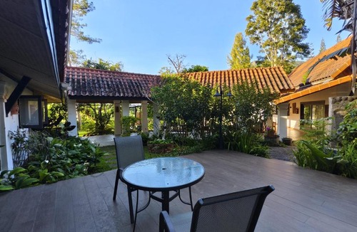 Pong Yaeng House | Villa Plai Doi Mountain-view villa with fireplace and fire pit