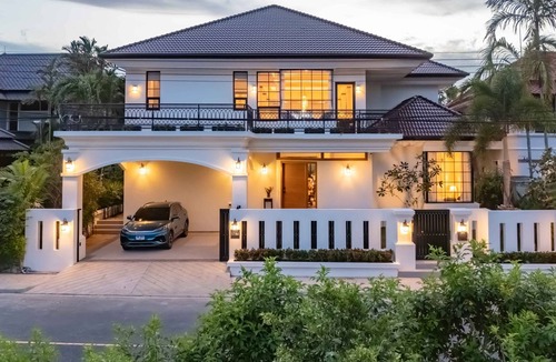 Laguna Villa | Villa Viola | Fully staffed New Luxury Villa | Laguna Golf Course & Beach Access