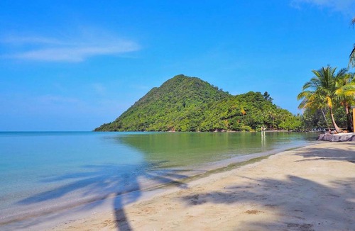 Klong Son Villa | VILLA WHITE SHORE 8 Pax Beachfront Private Pool A/C WiFi near to restaurant