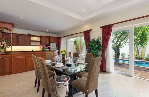 Jomtien Villa | Village Austria - Luxury 2BR pool villa Pratamnak Soi5- 50m to beach