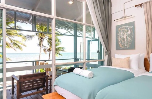 Hua Hin House | Wander at Bayside 19 | Upstairs Sea-View Room, bathtub & sunset (sleeps 4)