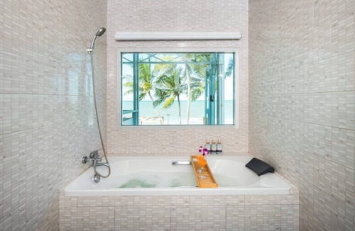 Hua Hin House | Wander at Bayside 19 | Upstairs Sea-View Room, bathtub & sunset (sleeps 4)