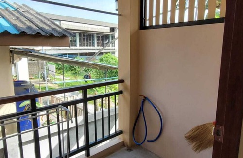 Lamai House | White orchid house