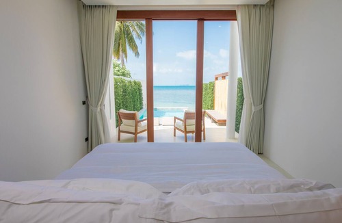 Bang Po Hotel | White Whale Beachfront Pool Villa