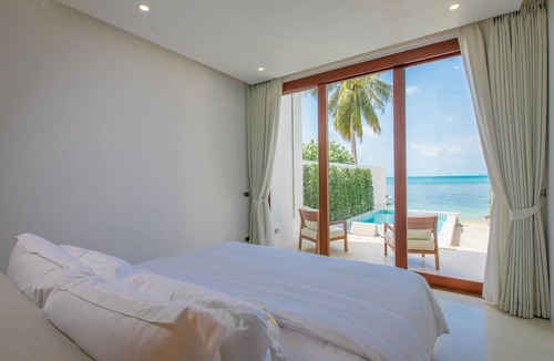 Bang Po Hotel | White Whale Beachfront Pool Villa