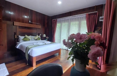 Chom Bueng House | Why Worry Homestay & Café