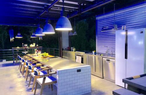 Thep Kasattri Villa | Wohnfabrik Phuket Pool Loft 16
