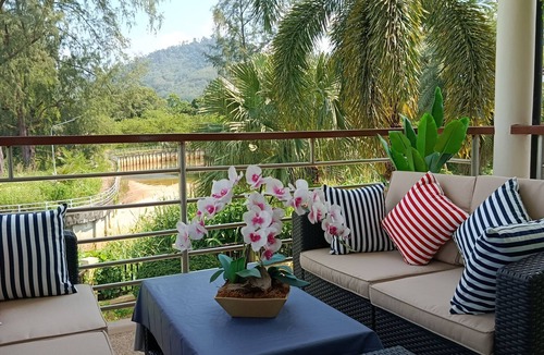 Khuekkhak House | Wunderschöne Pool-Villa, beste Lage, kostenloser Transfer by Interhome
