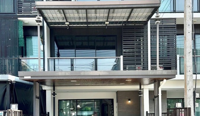 ทาวน์โฮม 3 ชั้น ใกล้สนามบินนานาชาติเชียงใหม่