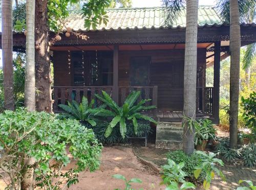ออร์คิดไฮบิสคัส เกสท์เฮ้าส์ in Sukhothai