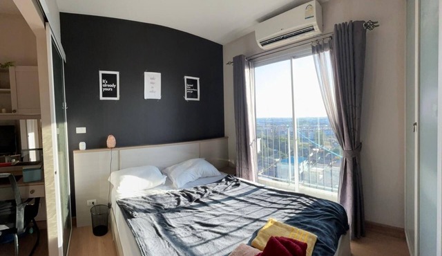 1-bedroom riverside Bangkok apartment with washing machine, infinity pools, etc