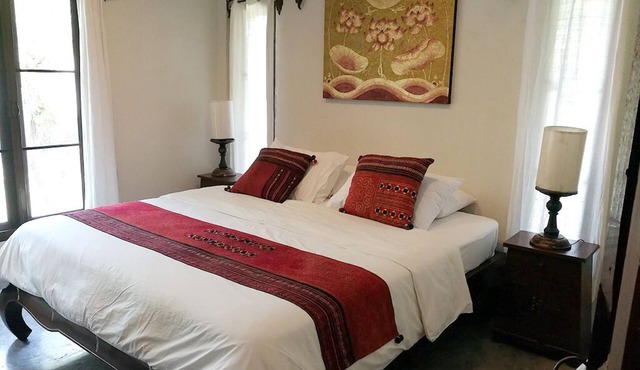 1 bedroom cottage w/pantry, living room & spacious balcony