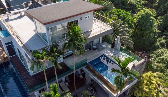 10 Bedroom/13 bathrooms. Ocean View Villa in Rawai. 3 swimming pools, zip line. in Tambon Rawai