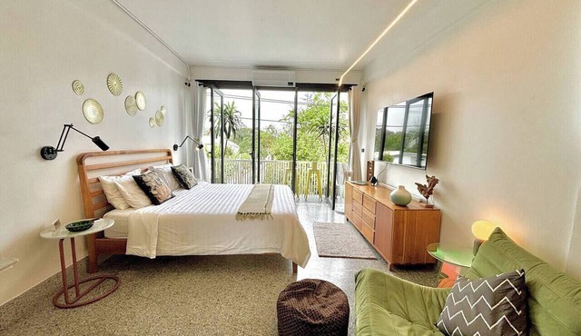 10 min BTS 1Gbs WIFI NFLIX Full Kitchen HomeCinema