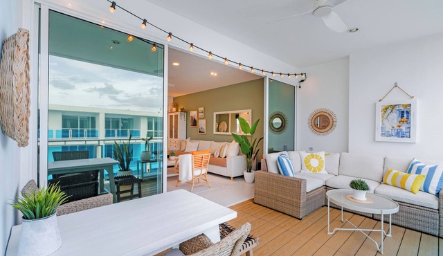 104m², 8 Pools, Waterpark, Terrace, 75" TV, 5-Min Walk to Beach & Cicada