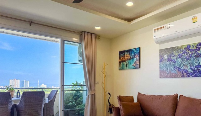 2-Bedroom Apartment with Nice View near Train Station.