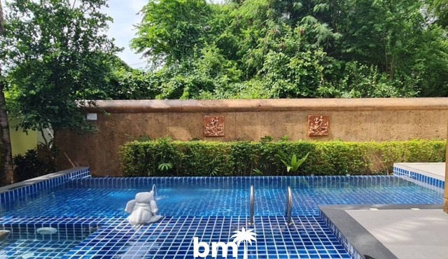 2 floors Thai-Bali Style, 4BR 4Bathrooms, pool with JACUZZI, 5mins-Jomtien Beach