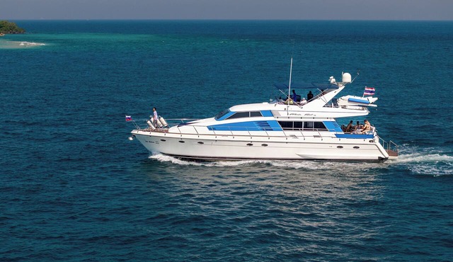 24-hour yacht charter near Pattaya Island.Calm water, privacy and tranquility