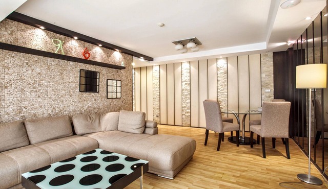 2A - Luxurious 2-Bedroom Condo in Central Bangkok with Gym and Swimming pool in Krung Thep Maha Nakhon