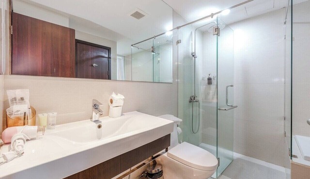 2BR Condo w/Pool & Gym/Resort Facilities #C262