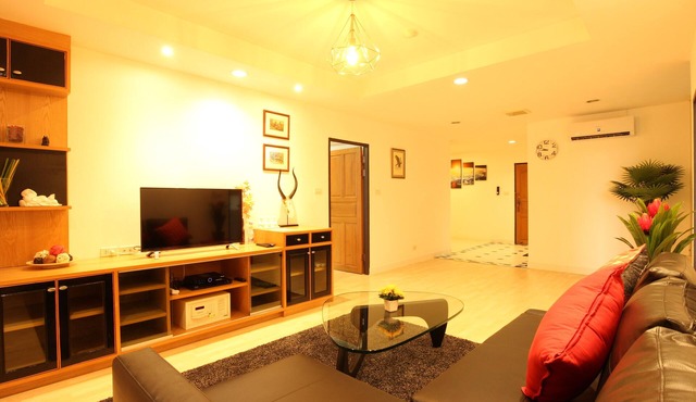 2BR. Spacious, BTS 5 min, Family & Group