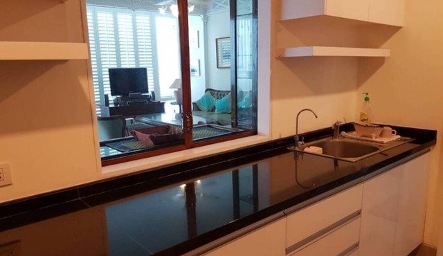 3-bedroom condo in wonderful Krung Thep Maha Nakhon with AC, WiFi