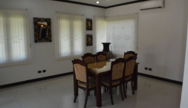 3 Bedroom pool Villa South Pattaya 300 m beachfront, 10 people accommodate.