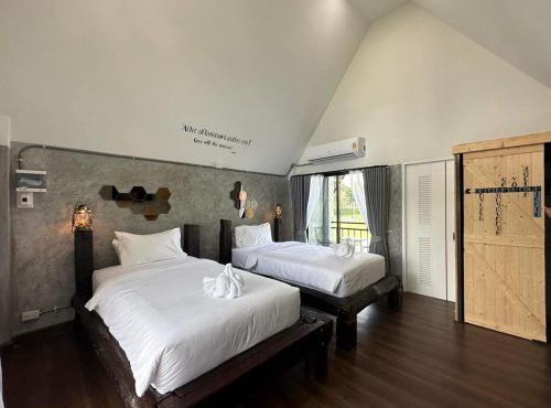 385 Homestay & Lake camp