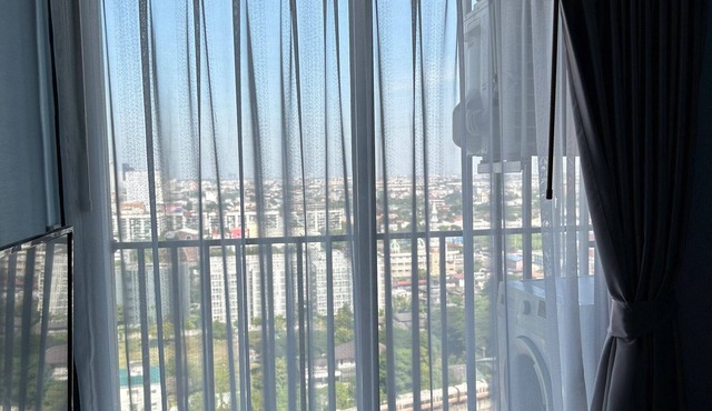 #4 29sqm 1-bedroom condo with pool, fitness, WiFi, AC in Bangkok