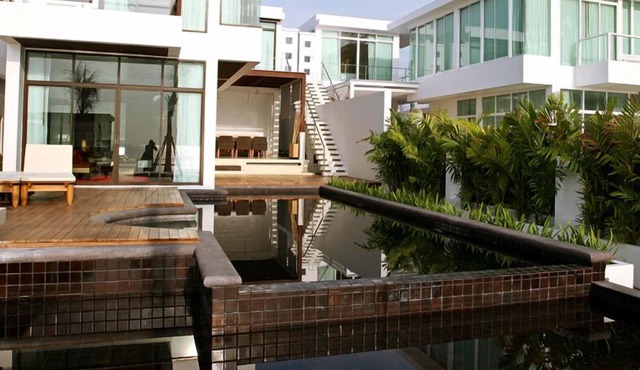 4 Bedroom Luxury Villa-Modern Tropical