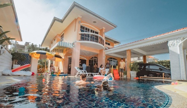 4 Bedroom Pool Villa close to Jomtien beach in Chonburi