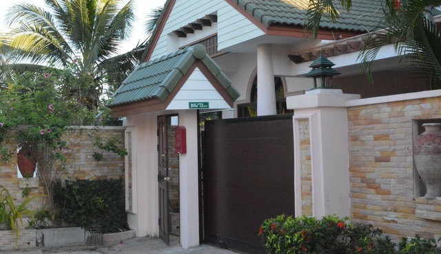 4 Bedroom Pool Fitness Deluxe In Gated Village