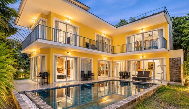 4BR Villa Tropical Garden & Rooftop Jacuzzi Dragon D in Phuket