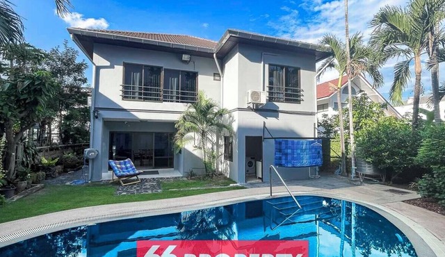 5 Bed Villa w/Pool Old City»7 Min Walk Family Friendly Ping-Pong Table