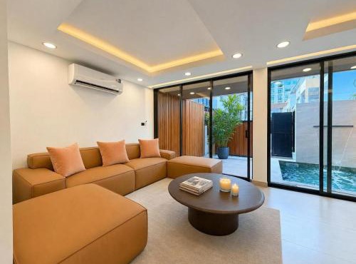 5 Bedroom Central Bangkok Pool Villa with Netflix