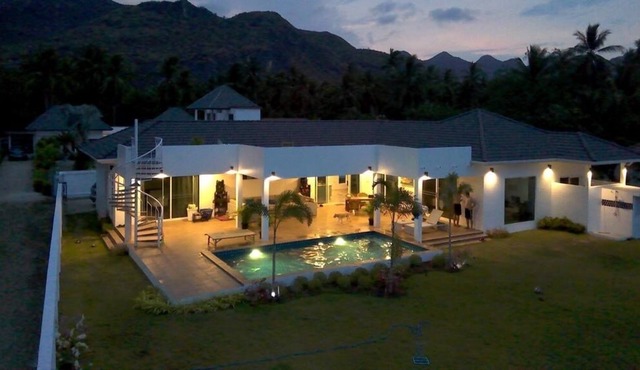 5 bedroom villa engulfed by peaks and beaches in a non spoiled part of Thailand