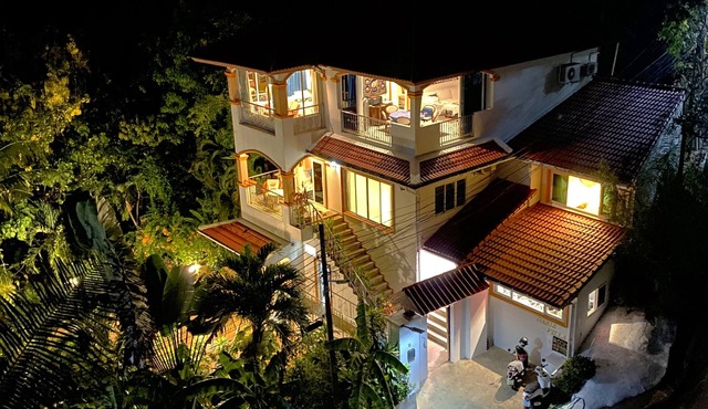 5-Bedroom*Villa in Phuket, 10 minutes walk to the fine sands of Karon Beach in Tambon Karon