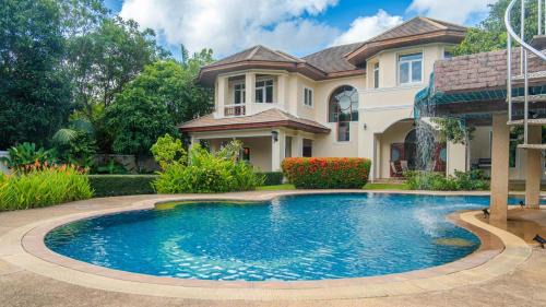 7 Bedroom Pool Villa in Kathu (SV1)