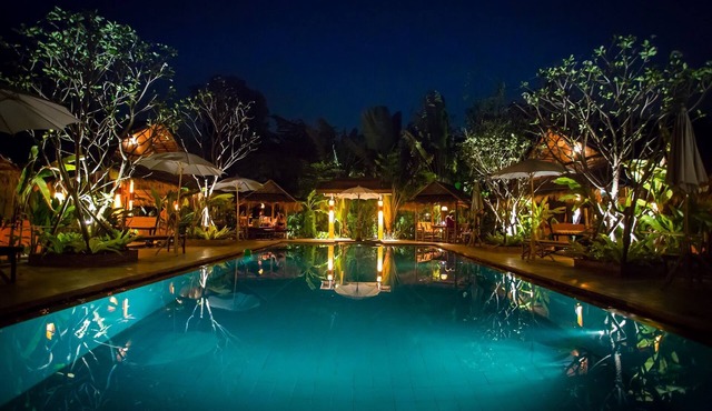 #7 DIRECTLY BESIDE SALT WATER POOL - RELAXING, RESTORATIVE, QUIET