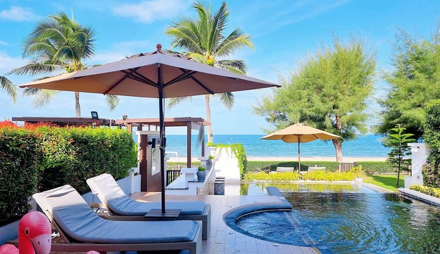 Absolute Beachfront - 4 Bedrooms Pool Villa